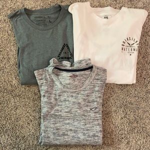 Bundle of 3 men’s t-shirts size Large.